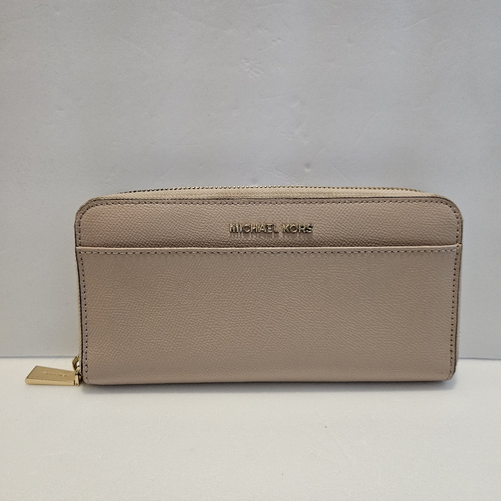 Michael Kors Jet Set Women's Leather Continental Travel Wallet 32T7GTV3L